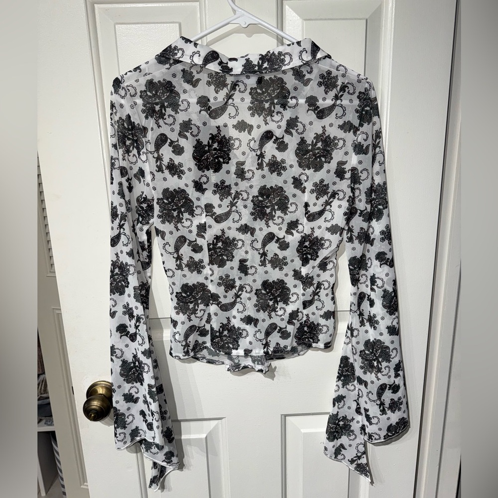 ⭐️ NWT PrettyLittleThing Blouse ⭐️ - Picture 2 of 4